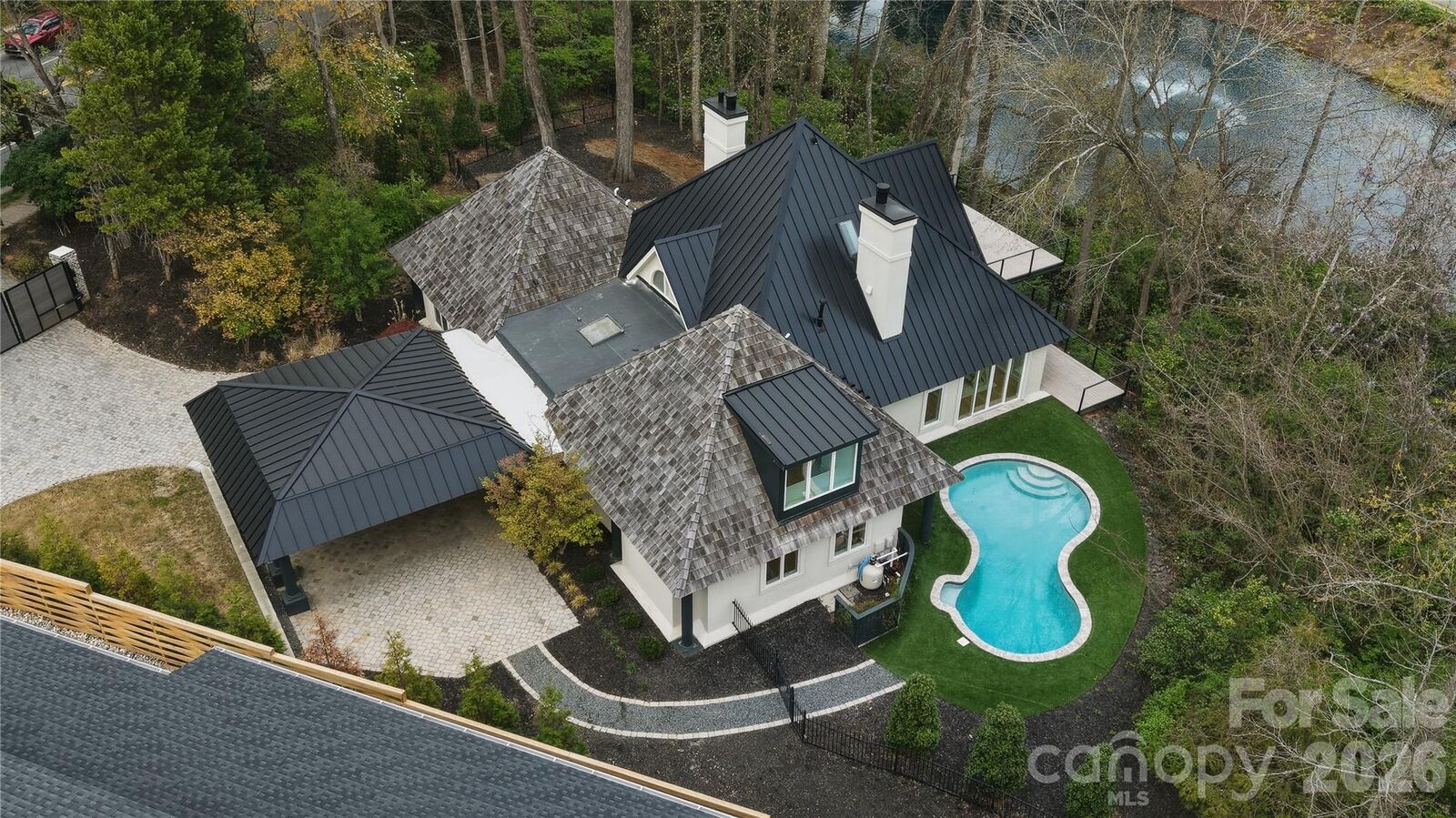 Property Photo: 1417 S Wendover Road NC 28211