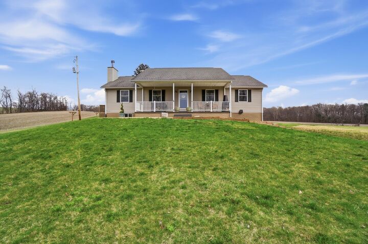 Property Photo:  4190 Township Road 143 NE  OH 43783 