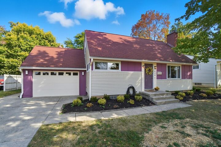 Property Photo: 2424 Nottingham Road OH 43221