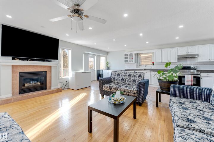 Photo de la propriété:  3139 34B Avenue NW  AB T6T 1T6 