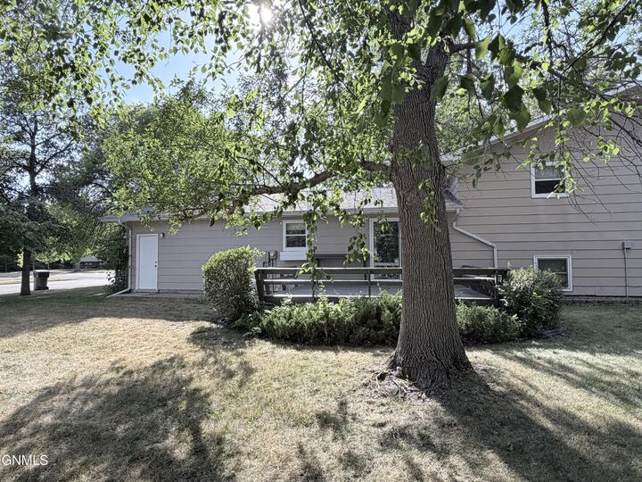Property Photo:  494 Joal Drive  ND 58421 