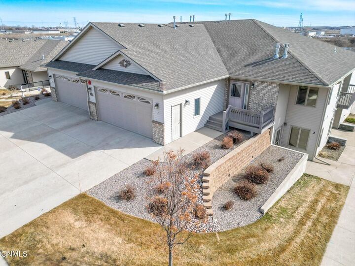 Property Photo: 1501 35th Street 1 ND 58501