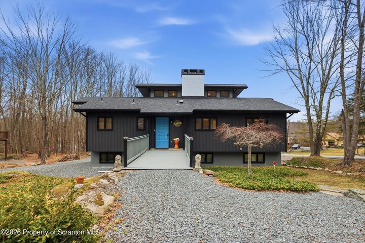 Property Photo: 1647 Windemere Place PA 18436