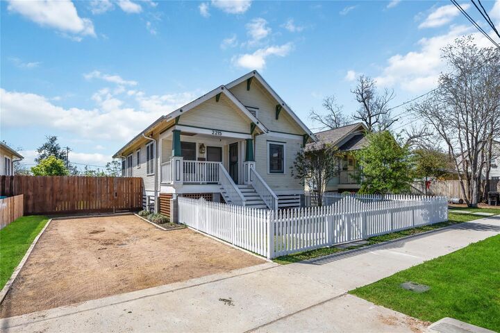 Property Photo:  2215 Gregg Street  TX 77026 