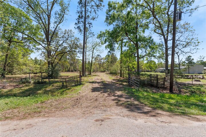 Property Photo:  736 County Road 112  TX 77538 