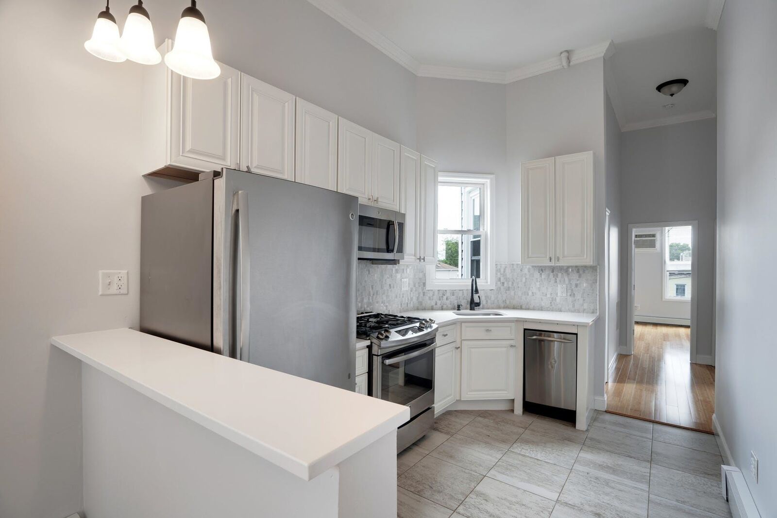 Property Photo:  132 Lincoln St # 6 (R)  NJ 07307 