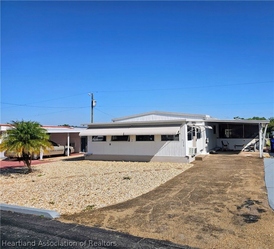 Property Photo: 2910 San Francisco Lane FL 33870