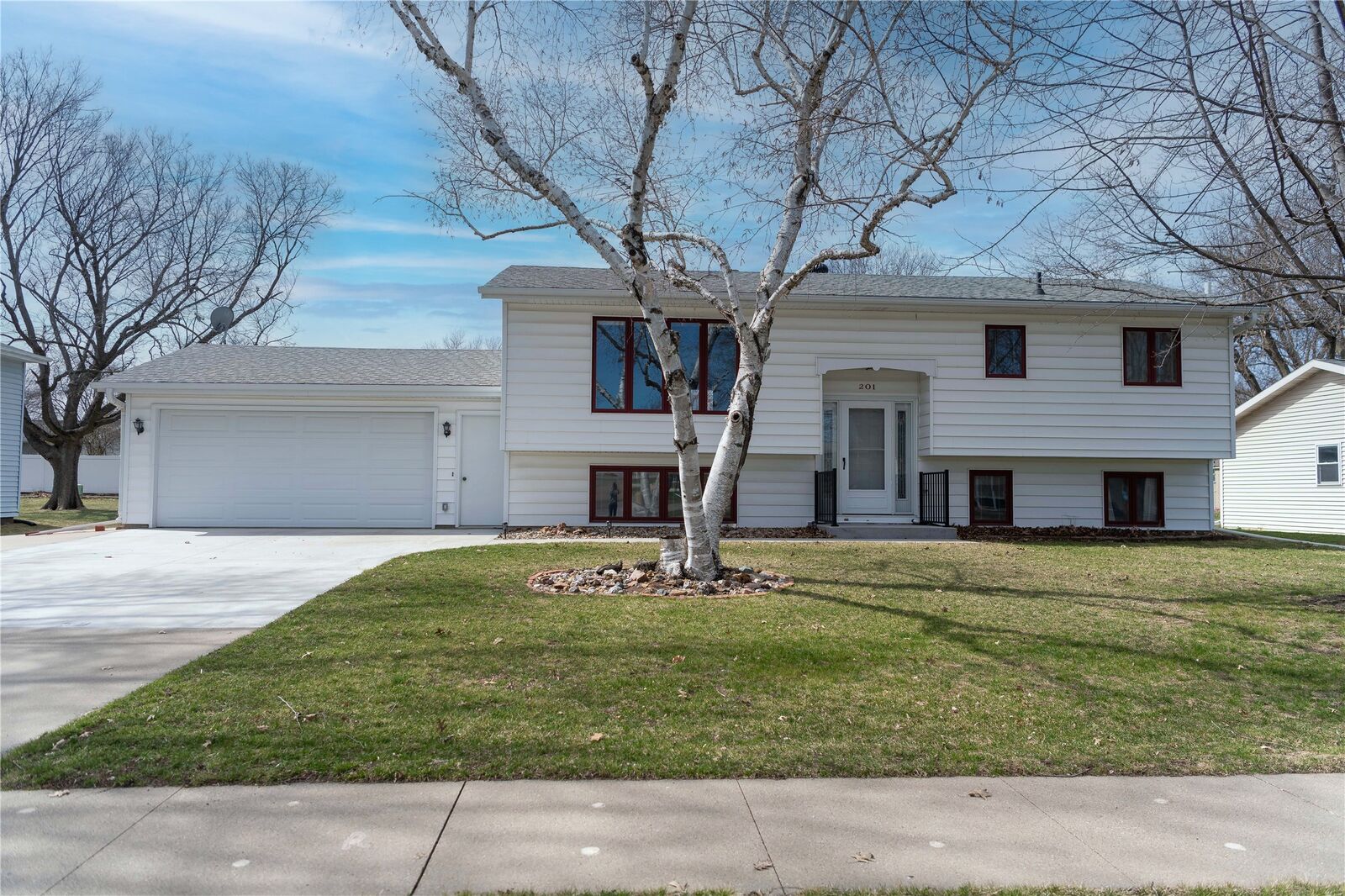 Property Photo:  201 E 15th Street  IA 50219 