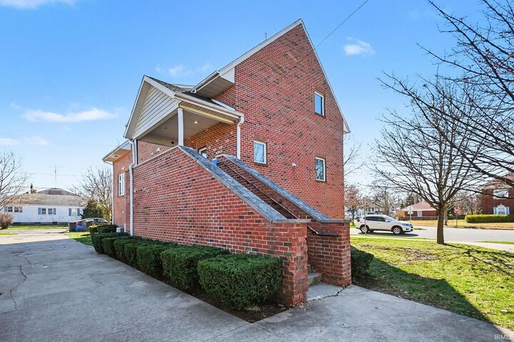 Property Photo: 330 N Sunnyside Avenue IN 46617-2440