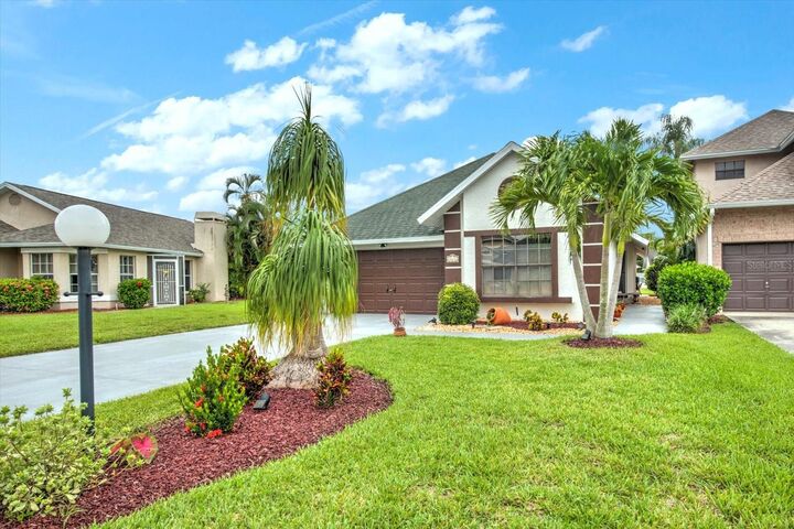 Property Photo:  13681 Admiral Court  FL 33912 