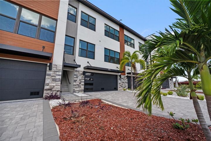 Property Photo: 772 Gran Kaymen Way FL 33572