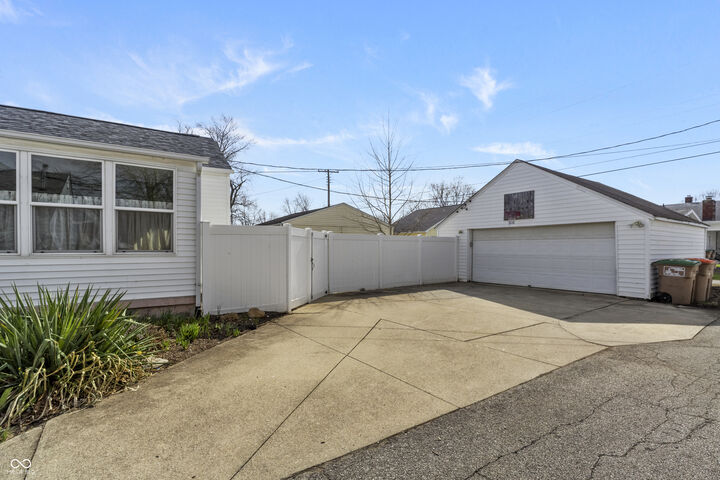 Property Photo:  2312 Newton Street  IN 47201 