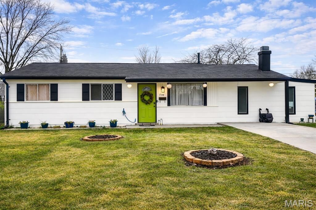 Property Photo: 710 Central Parkway MO 63031