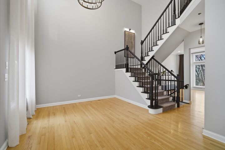 Property Photo: 736 N Franklin Avenue IL 60067