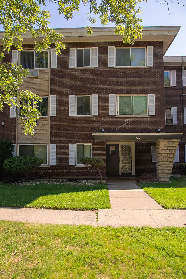 Property Photo:  723 Grant Avenue 3A  IL 60411 