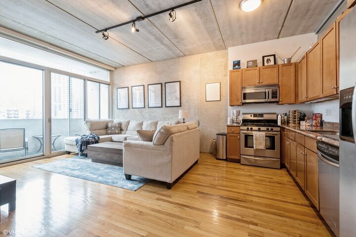 Property Photo: 630 N Franklin Street 1001 IL 60654