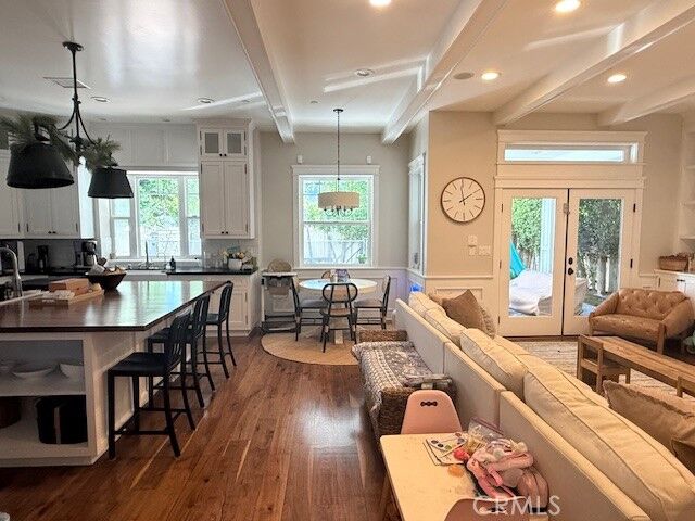 Property Photo:  12212 Cantura Street  CA 91604 