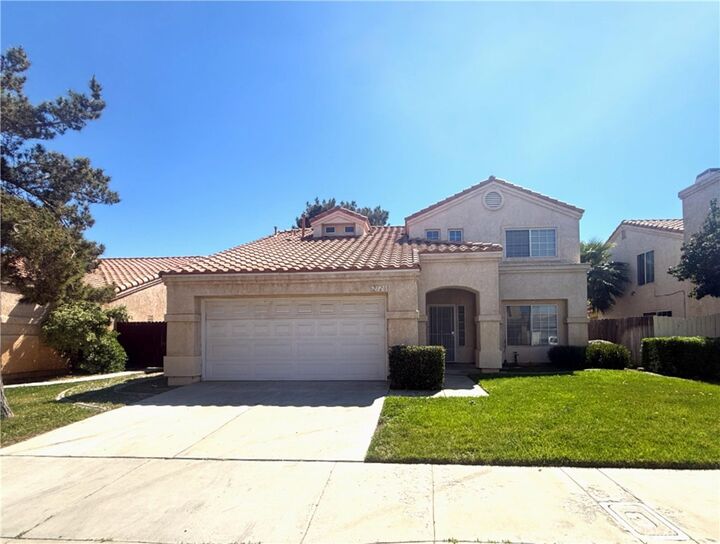 Property Photo:  2126 Mark Avenue  CA 93550 