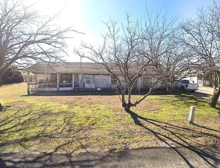 Property Photo:  260 Worth Court  TX 76065 