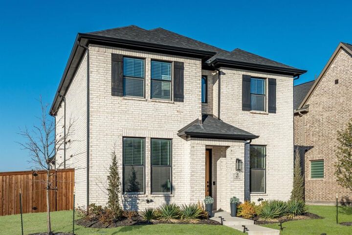 Property Photo:  817 Isabel Street  TX 75009 