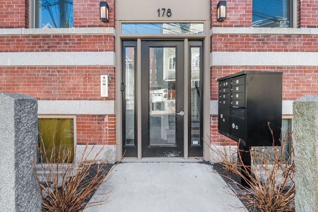 Property Photo:  178 Elm St 6  MA 02139 