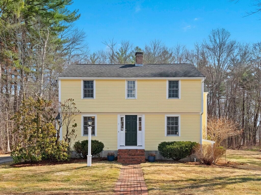Property Photo:  7 Mohawk Drive  MA 01720 