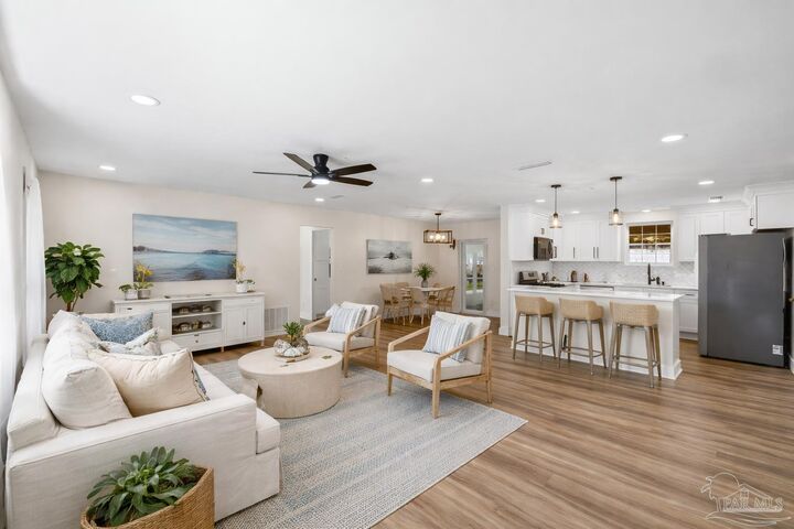 Property Photo:  3200 E Avery St  FL 32503 