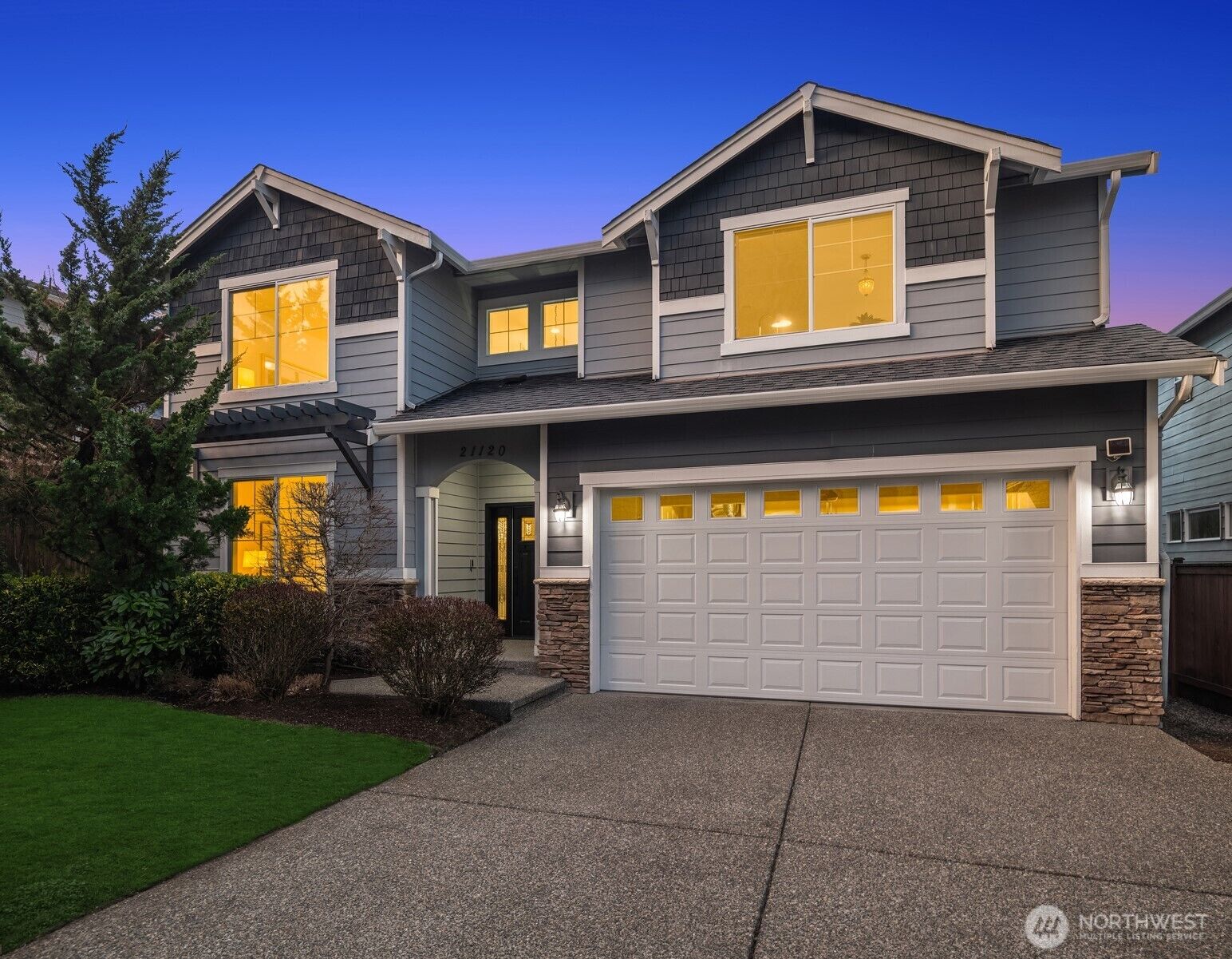 Property Photo:  21120  Meridian Place W  WA 98021 