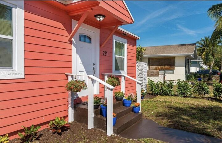 Property Photo:  221 S C Street A  FL 33460 