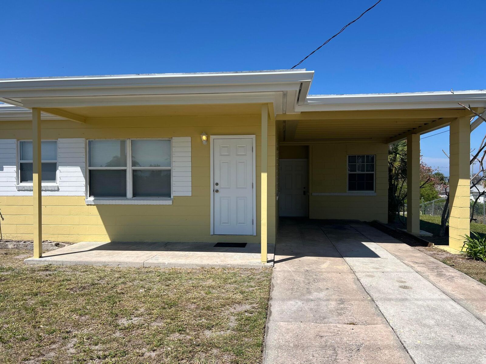 Property Photo:  708 Avenue I A  FL 34950 