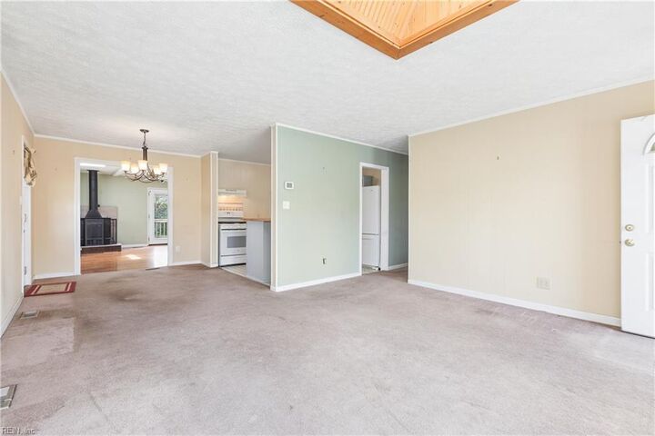 Property Photo:  146 Lynnhaven Dr  VA 23666 