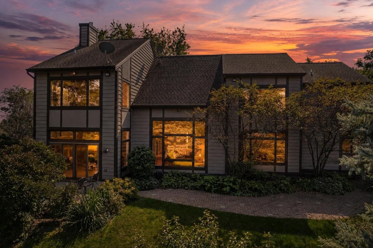 Property Photo:  414 Clearview Court  WI 53548 
