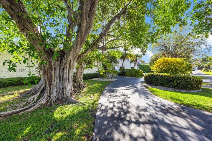 Property Photo:  14615 SW 77th Ct  FL 33158 