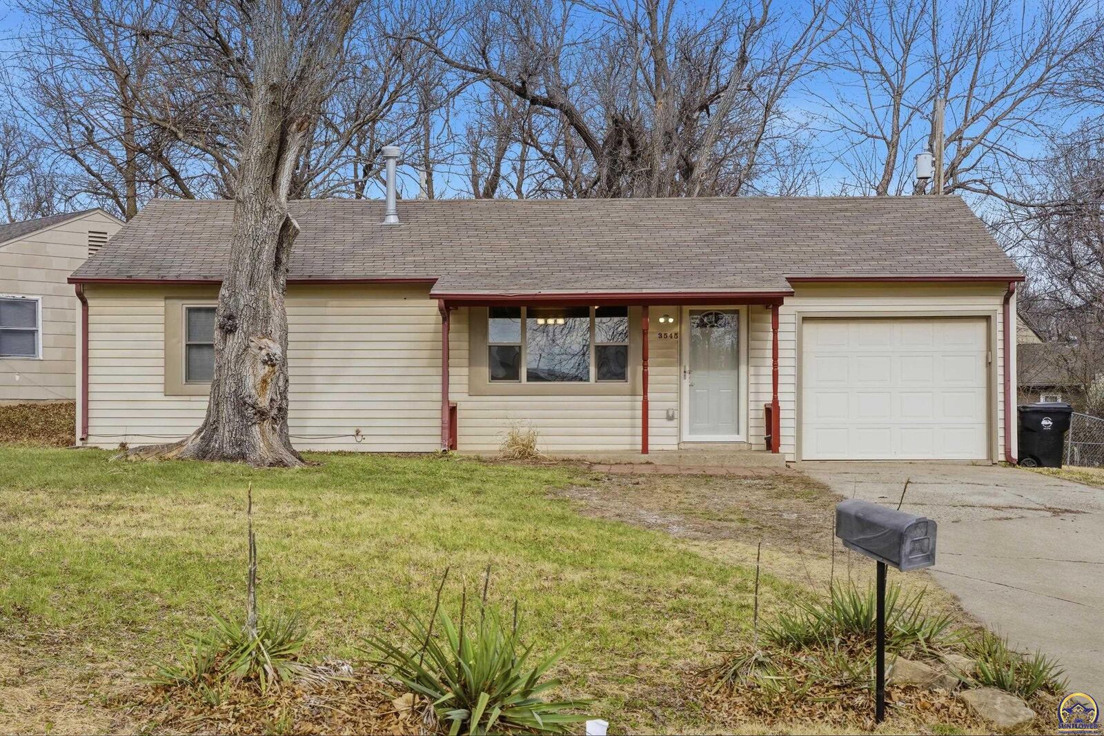 Property Photo:  3545 SW Devon Ave  KS 66611 