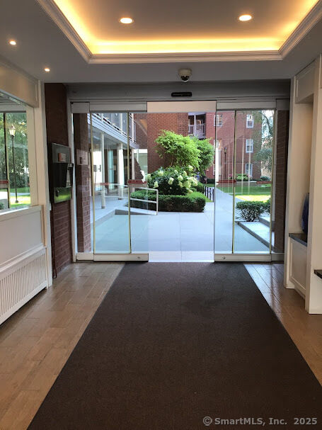 Property Photo:  700 Summer Street 4L  CT 06901 