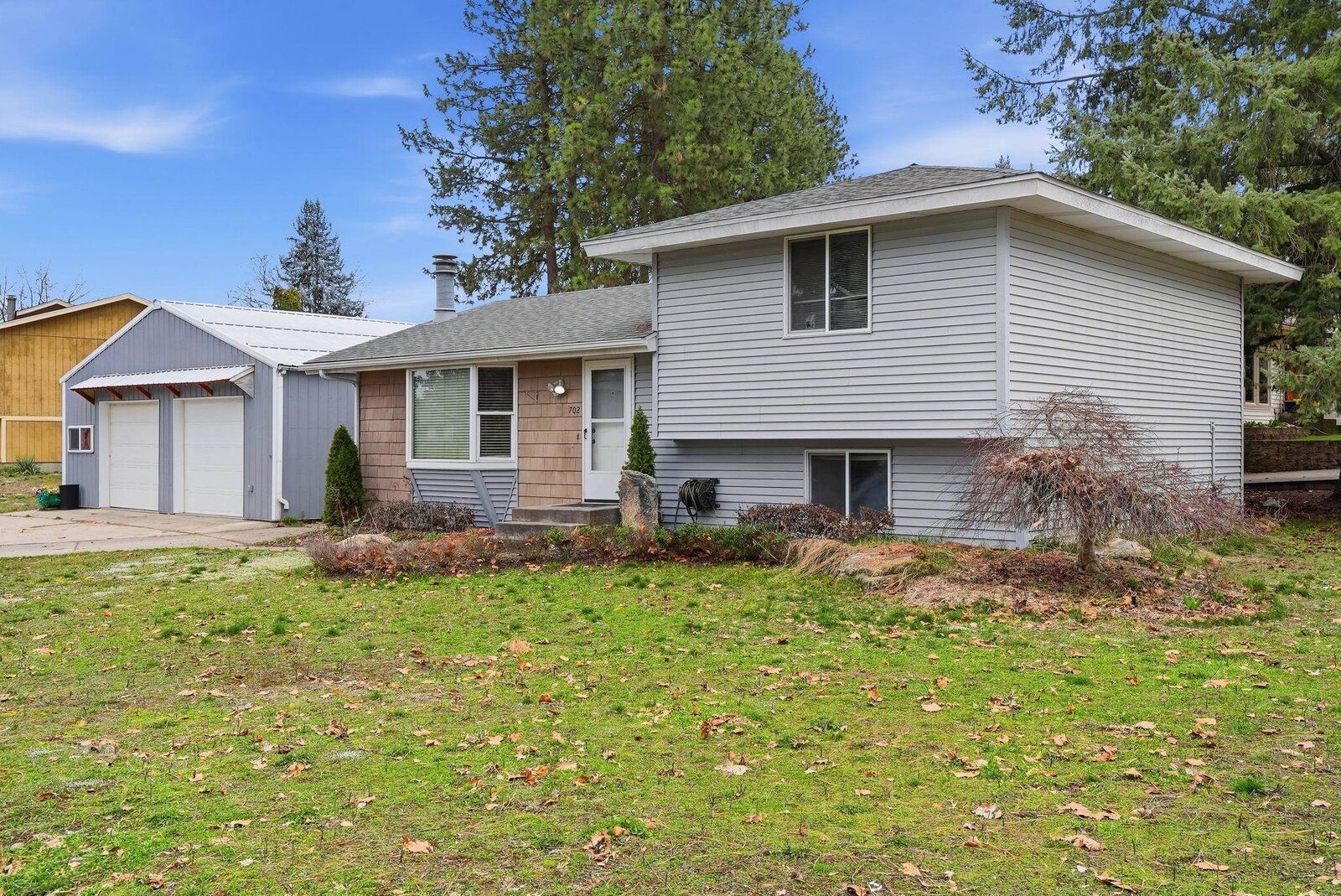 Property Photo: 702 E Calkins Dr WA 99208