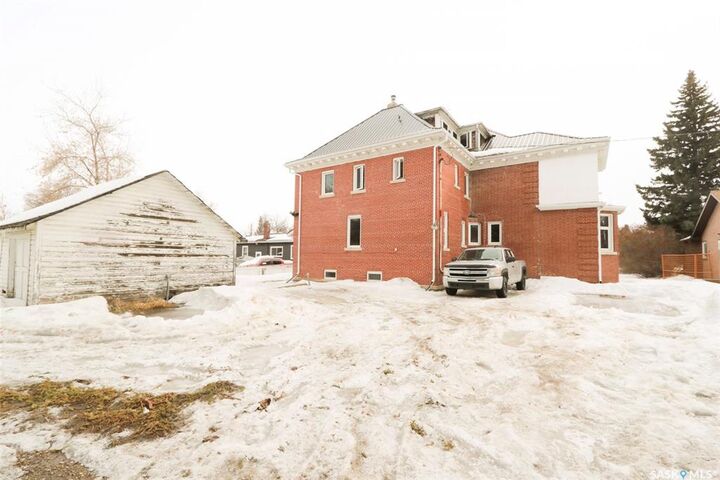 Property Photo: 27 Dunlop Street E SK S3N 0B1