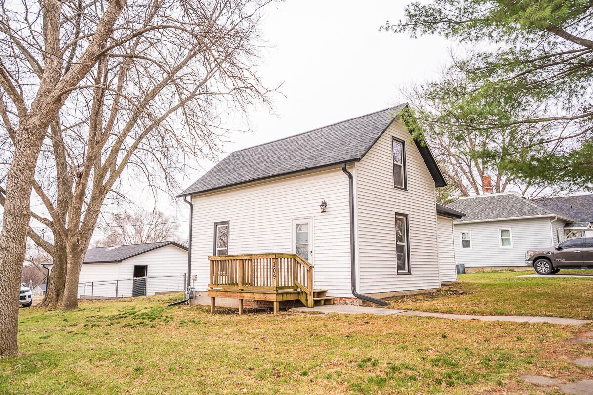 Property Photo: 309 Lincoln Avenue IA 51551