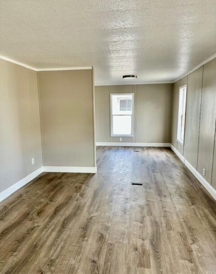 Property Photo: 720 E Worth Avenue 105 CA 93257