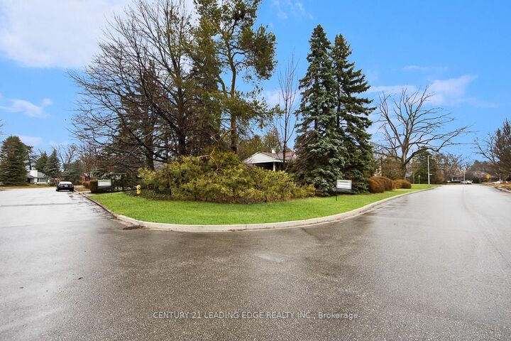 Property Photo:  1 Bradgate Road  ON M3B 1J6 