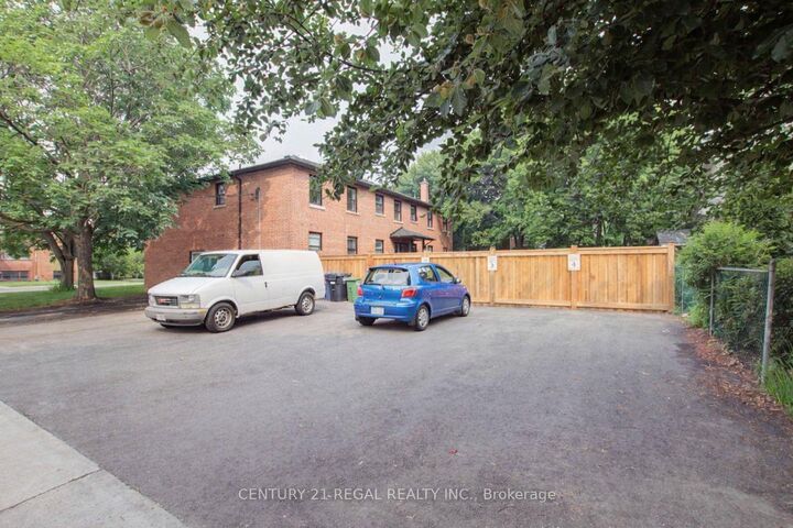 Photo de la propriété: 2127 Harris Crescent ON L7R 1G4