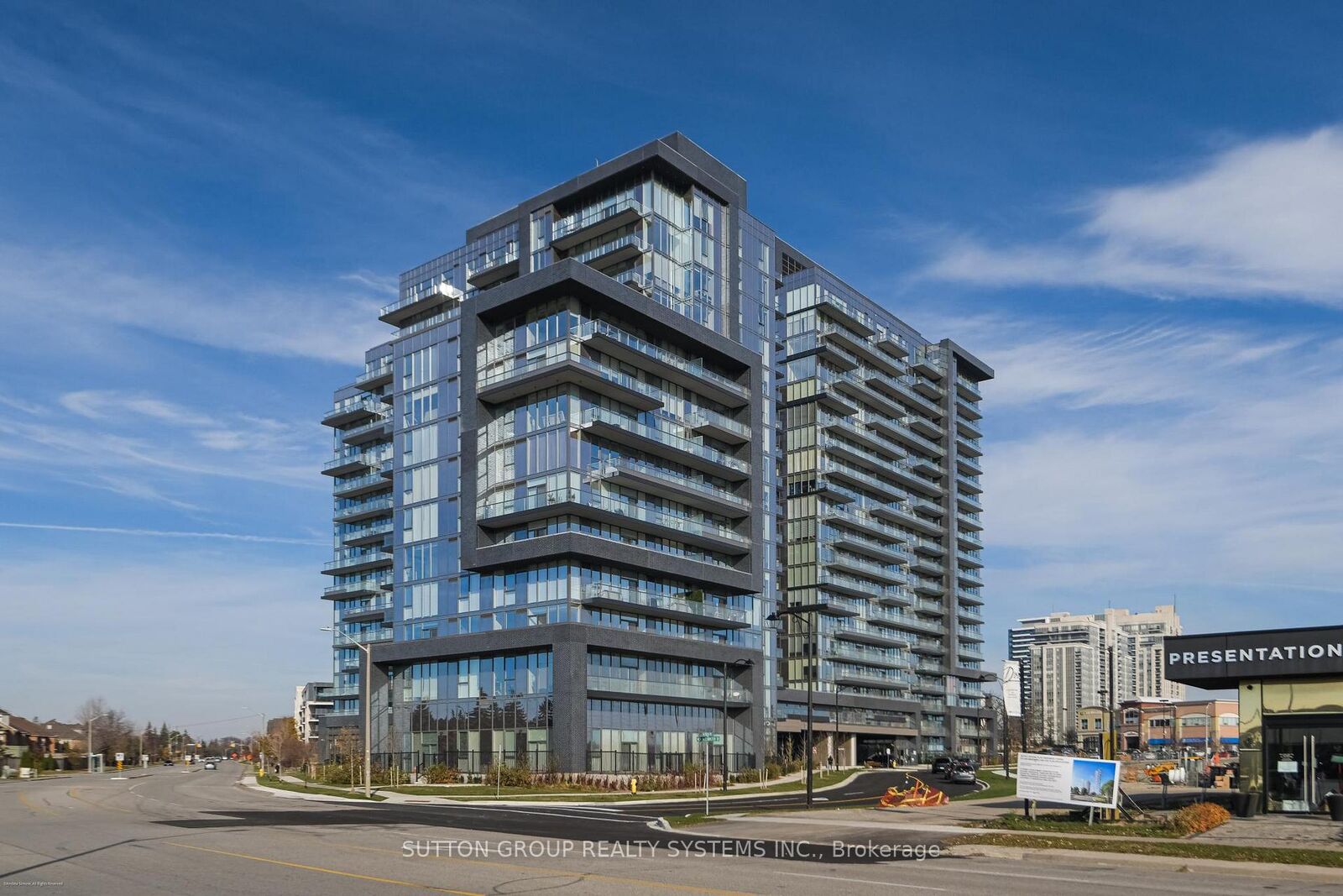 Property Photo:  10 Gatineau Drive 1704  ON L4J 0L3 