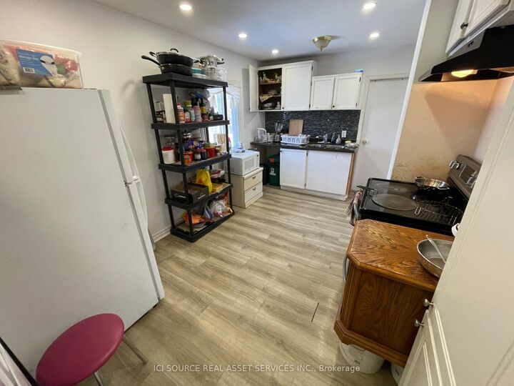 Property Photo: 547 Montrave Avenue ON L1J 4S8