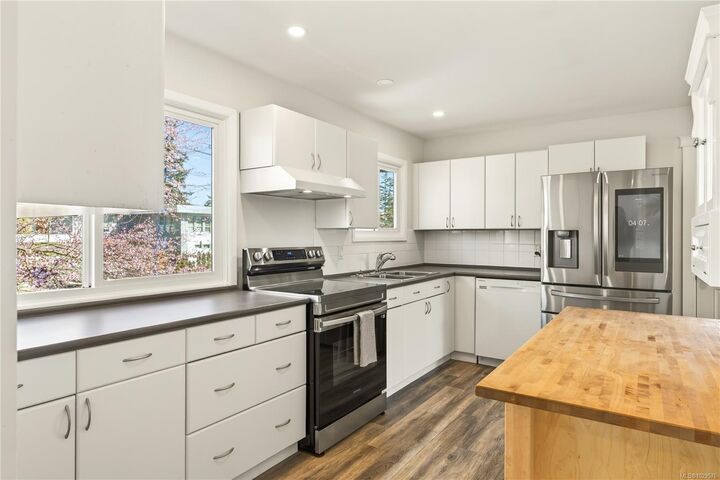 Property Photo:  1021 Nelson St  BC V9S 2K1 