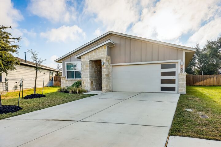 Property Photo: 153 Filifera Court TX 78641