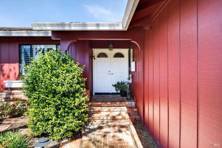 Property Photo:  309 Twin Oaks Way  CA 95448 