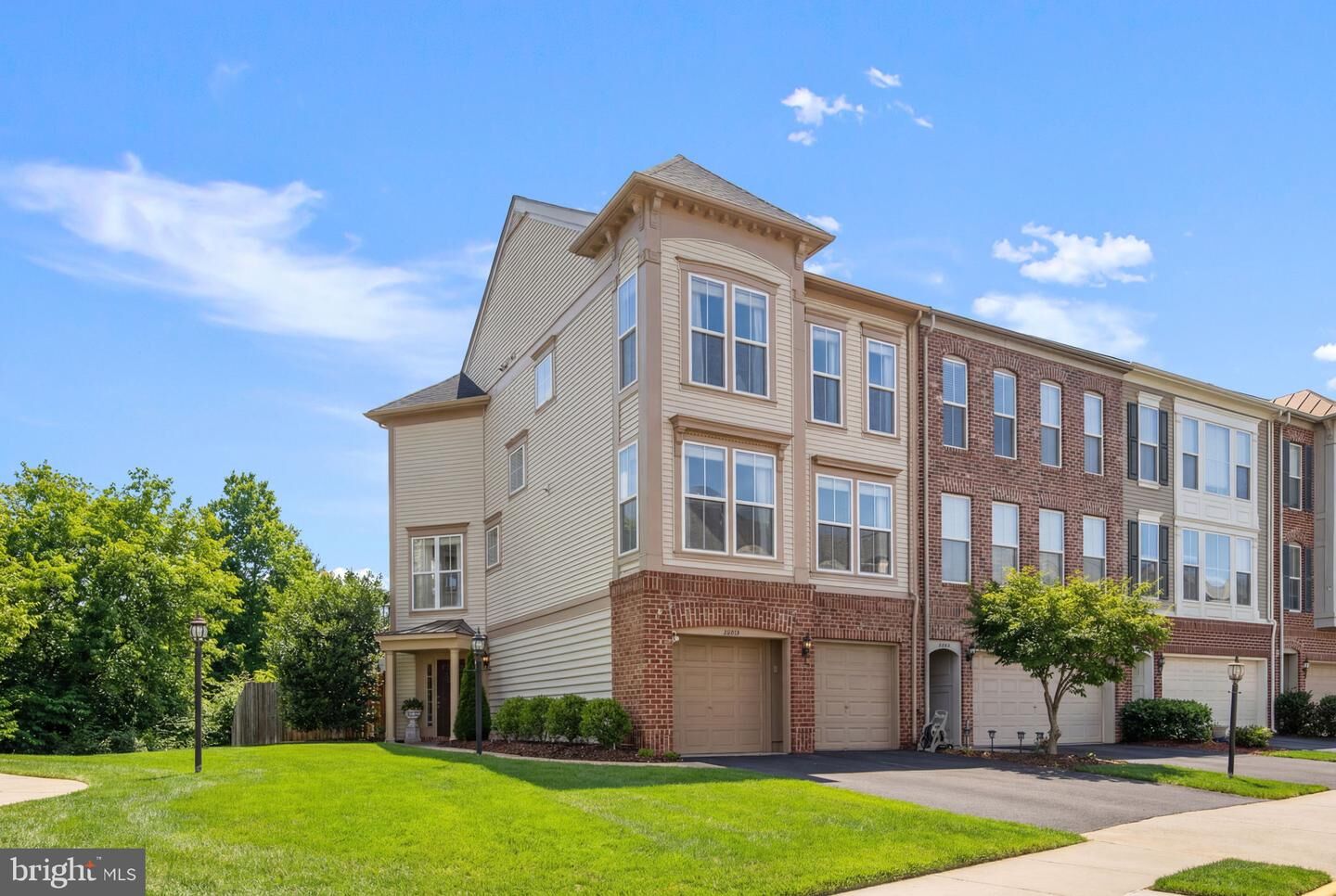 Property Photo:  23427 Spice Bush Terrace  VA 20148 