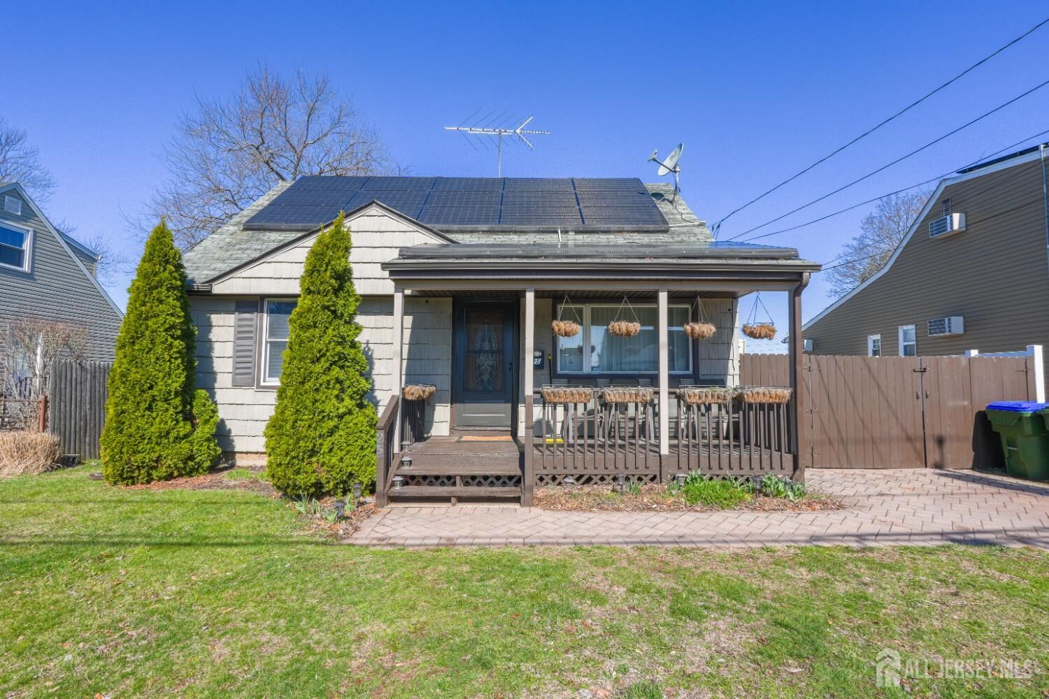 Property Photo:  25 Ovington Avenue  NJ 08817 
