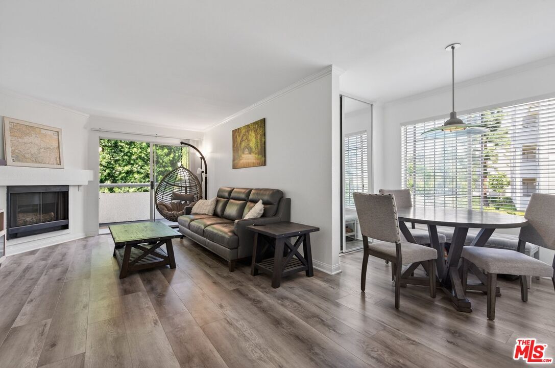 Property Photo:  5565 Canoga Ave  CA 91367 