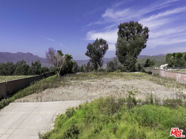 Property Photo: 1433 El Bosque Ct CA 90272